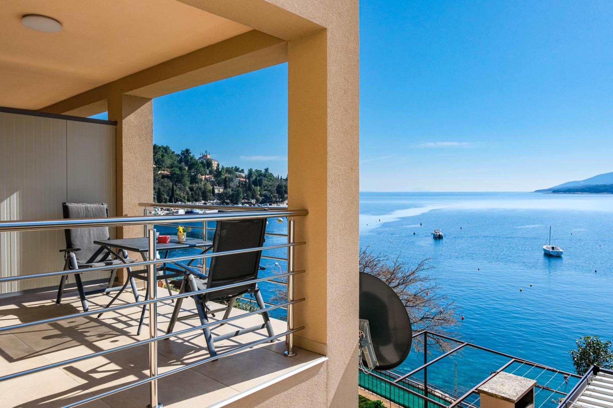 Studio Apartment Above Promenade W Terrace & Parking Rabac Exterior photo